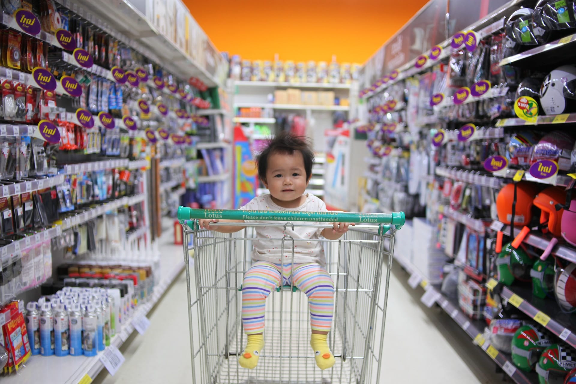 How to Grocery Shop With a Baby: The Best Tips